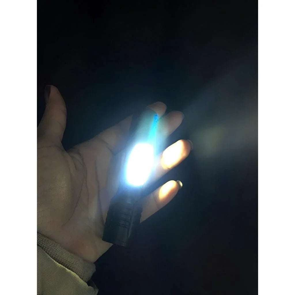 Mini Lanterna com função Lampião e carregamento USB