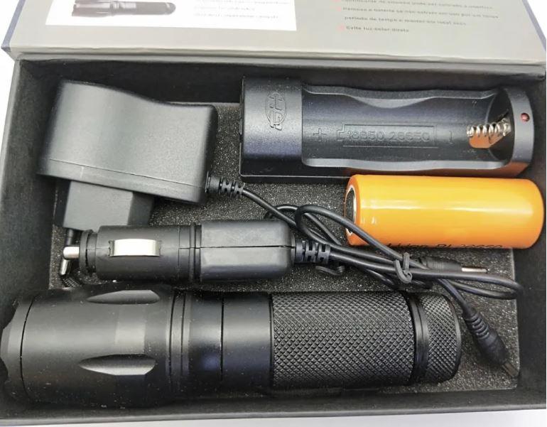Lanterna X900 Militar Recarregável com bateria.